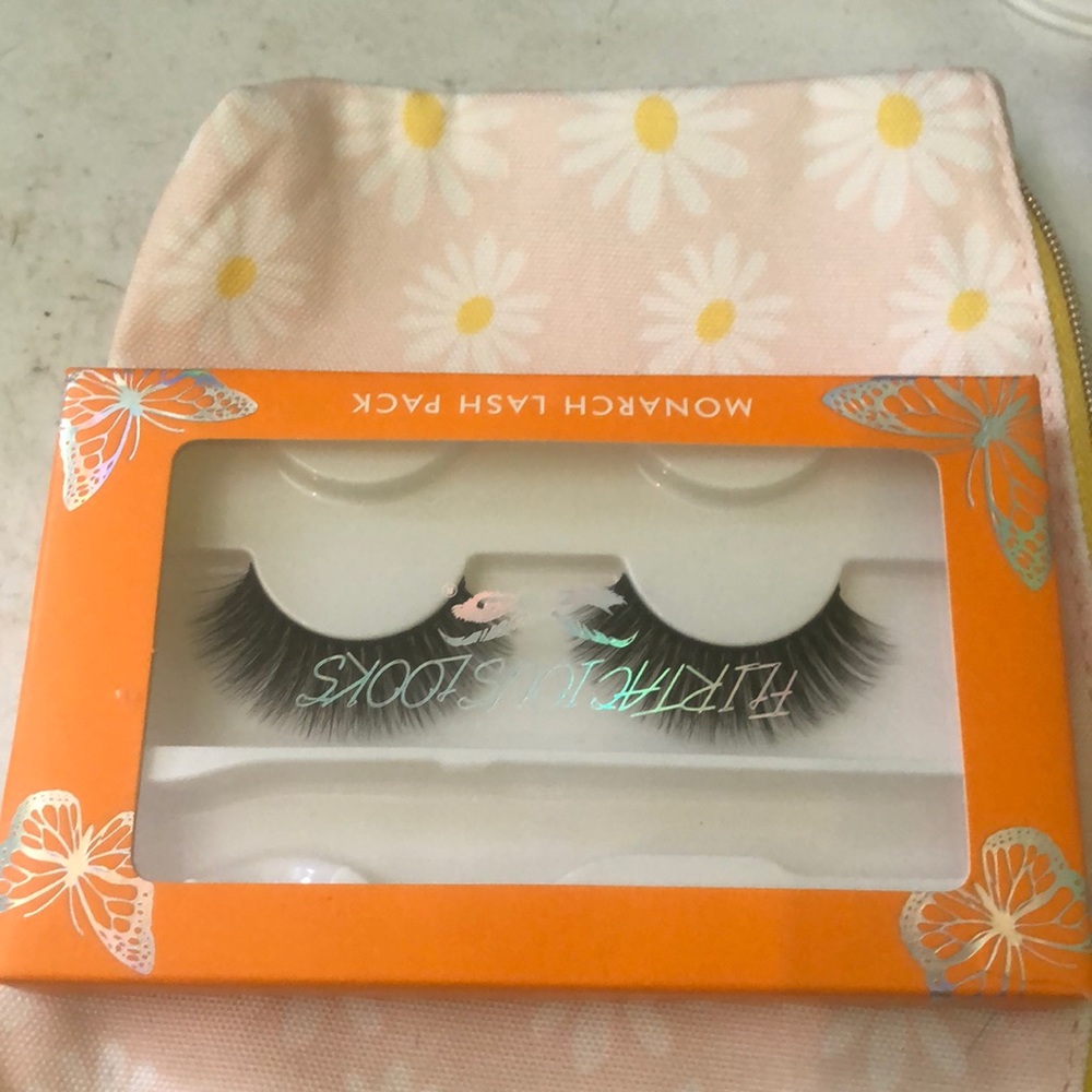 Lashes one pair